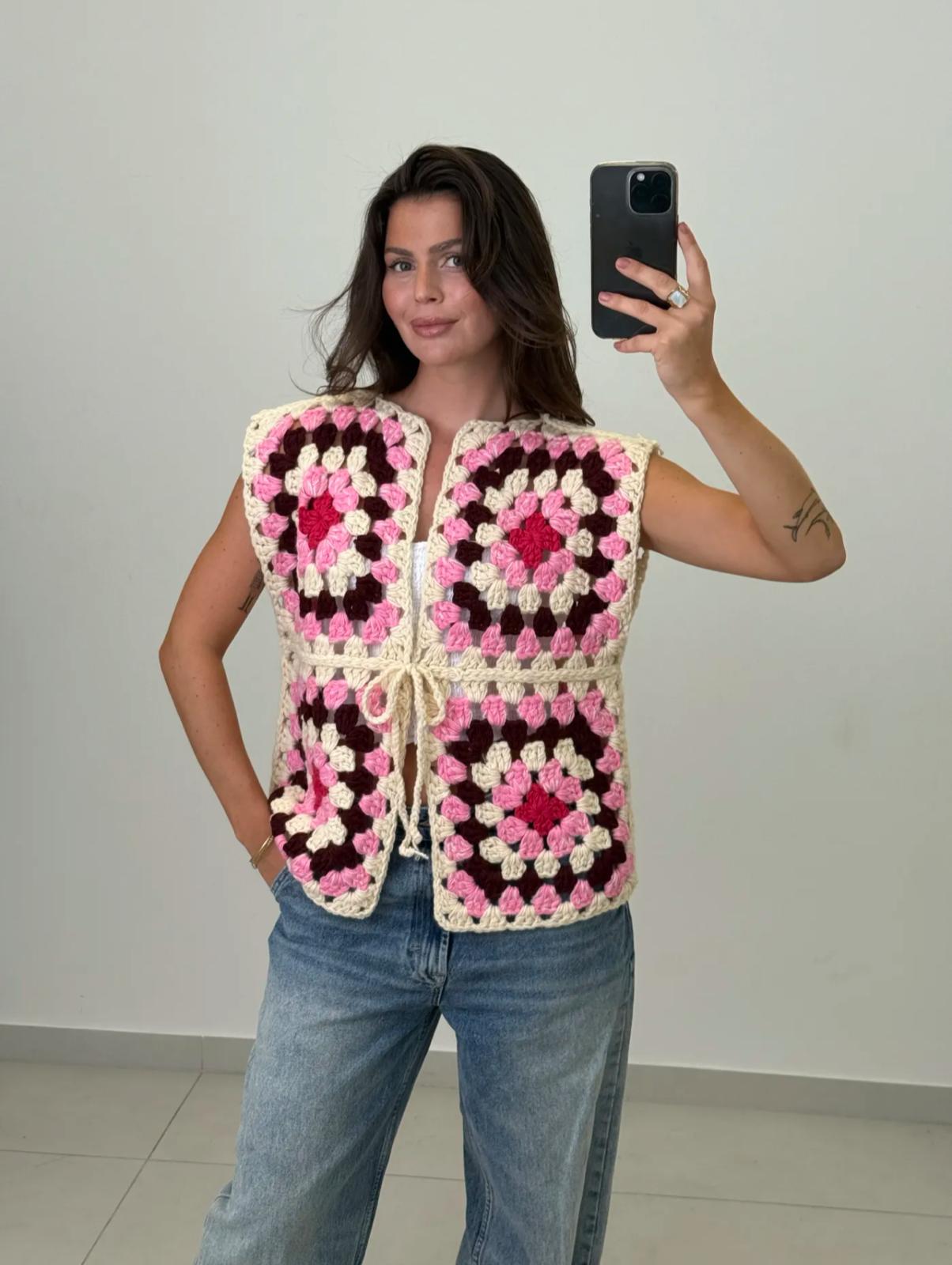 Stylische Häkel-Weste mit besonderem Muster