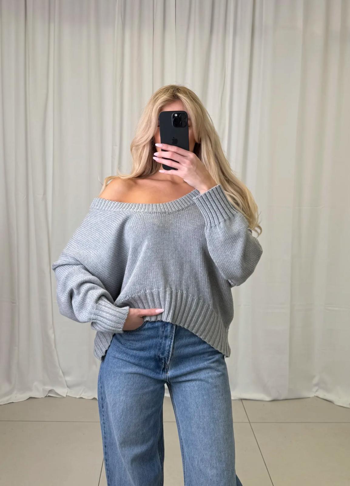 Off-Shoulder Pullover Gina