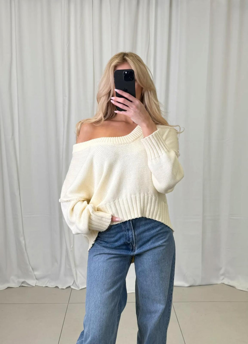 Off-Shoulder Pullover Gina